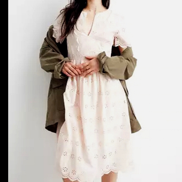 Madewell Dresses & Skirts - Madewell Scalloped Eyelet Pink Midi dress size 4